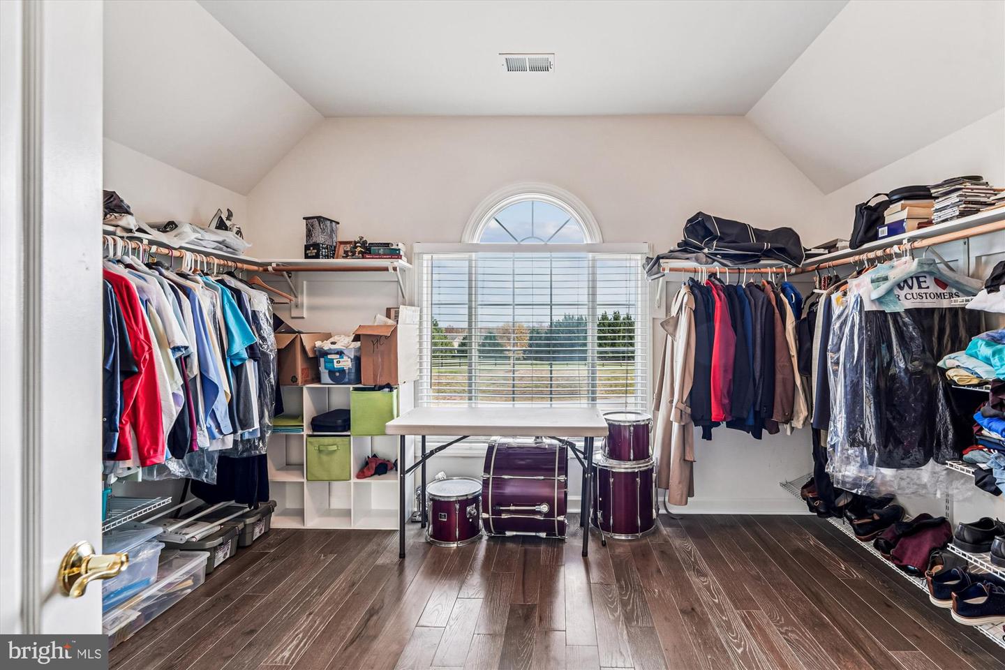 Leesburg, Virginia, 20175, United States, 5 Bedrooms Bedrooms, ,6 BathroomsBathrooms,Residential,Active,1987213