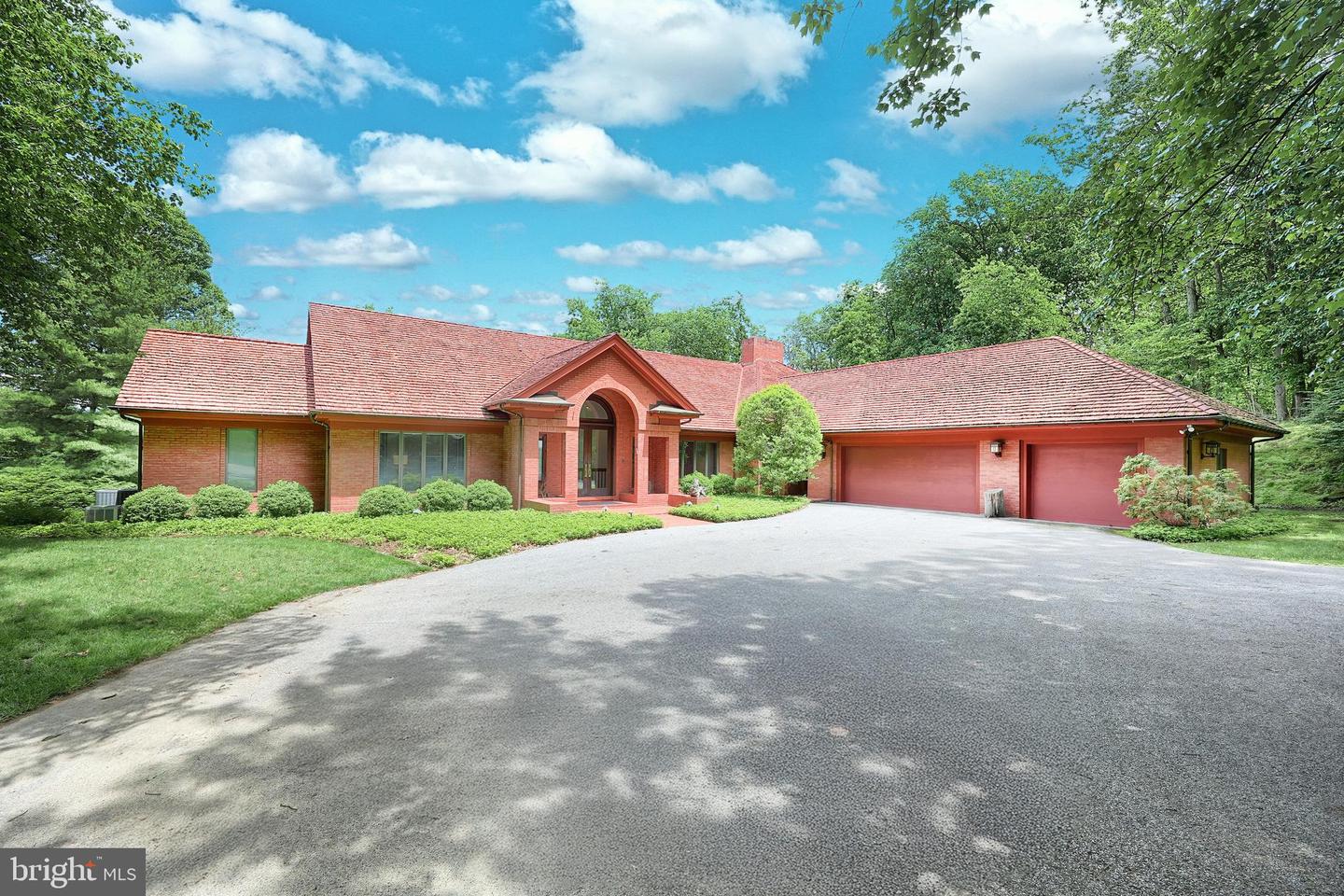 Spring Grove, Pennsylvania, 17362, United States, 6 Bedrooms Bedrooms, ,6 BathroomsBathrooms,Residential,Active,1825088
