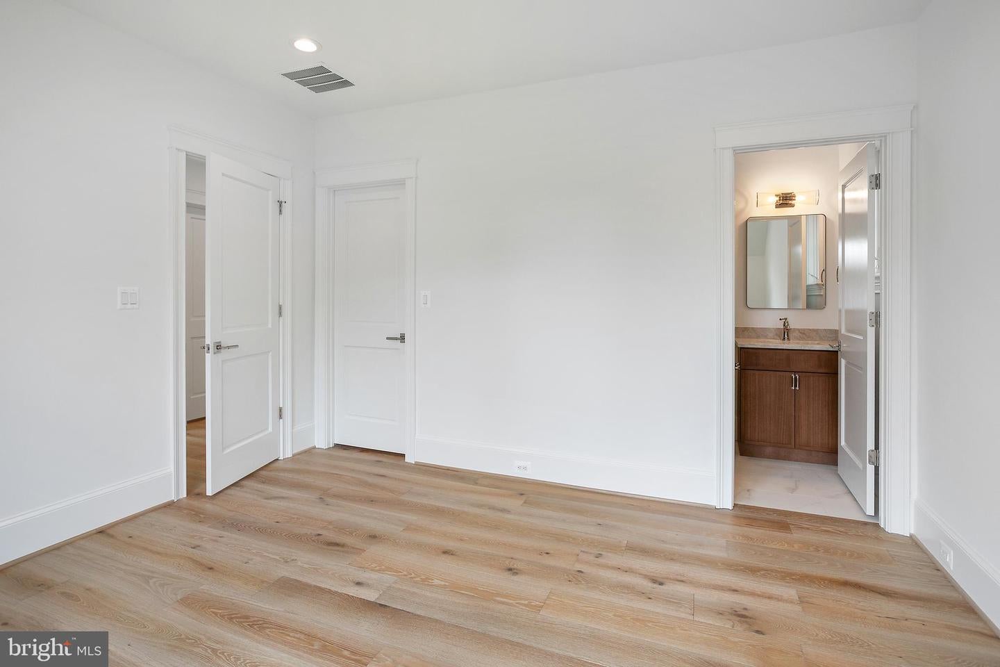 Arlington, Virginia, 22201, United States, 7 Bedrooms Bedrooms, ,8 BathroomsBathrooms,Residential,Active,1944105