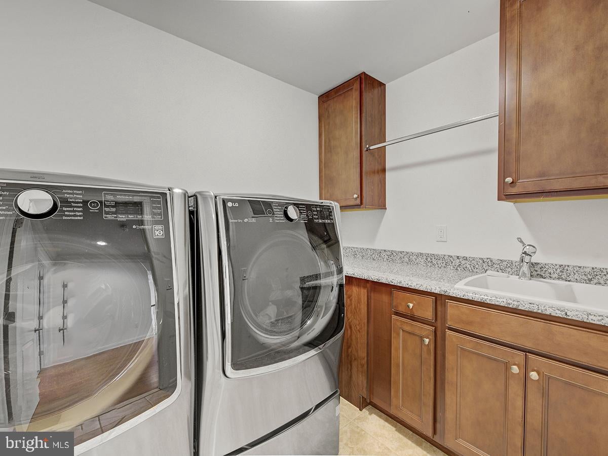 Monmouth Junction, New Jersey, 08852, United States, 5 Bedrooms Bedrooms, ,6 BathroomsBathrooms,Residential,Active,1820314