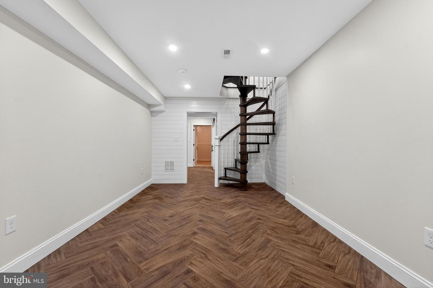 Annapolis, Maryland, 21401, United States, 4 Bedrooms Bedrooms, ,4 BathroomsBathrooms,Residential,Active,2051980