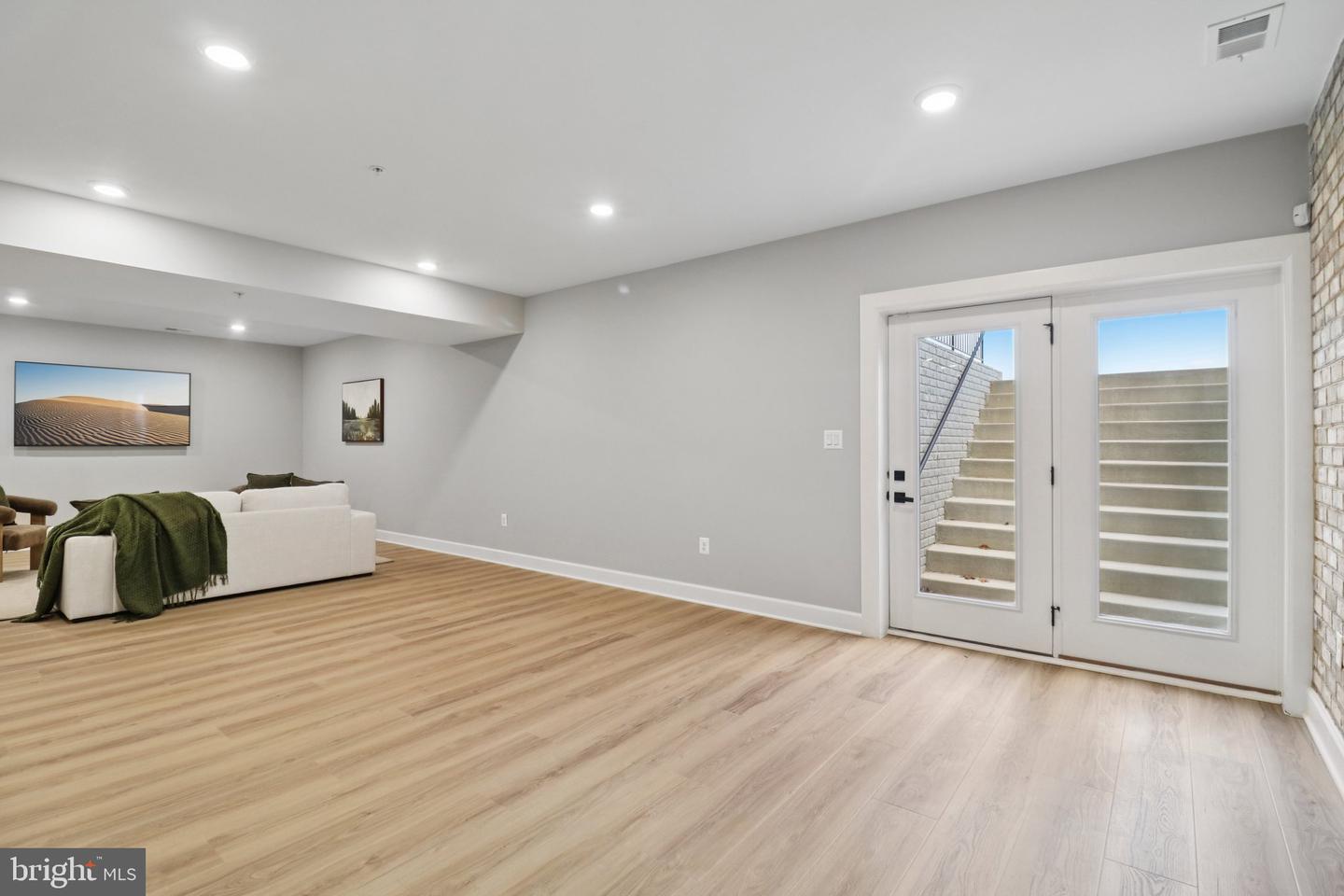 Bowie, Maryland, 20716, United States, 5 Bedrooms Bedrooms, ,5 BathroomsBathrooms,Residential,Active,2006775