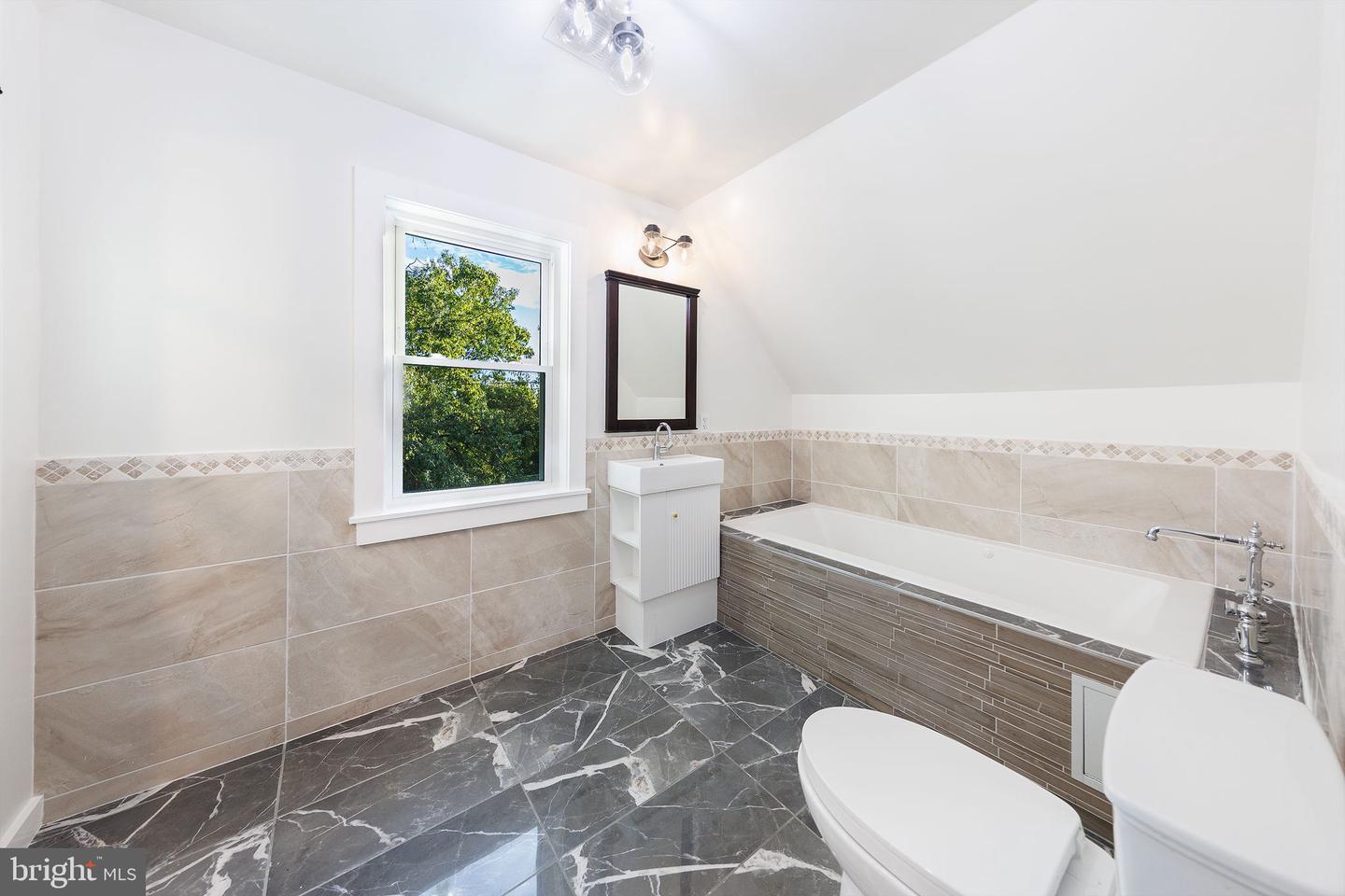 Washington, District Of Columbia, 20018, United States, 6 Bedrooms Bedrooms, ,5 BathroomsBathrooms,Residential,Active,1964489