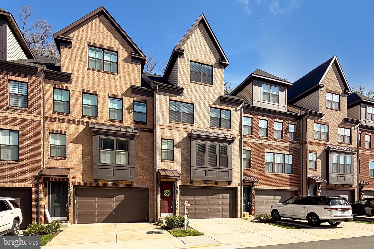 Fairfax, Virginia, 22033, United States, 4 Bedrooms Bedrooms, ,5 BathroomsBathrooms,Residential,Active,1992238