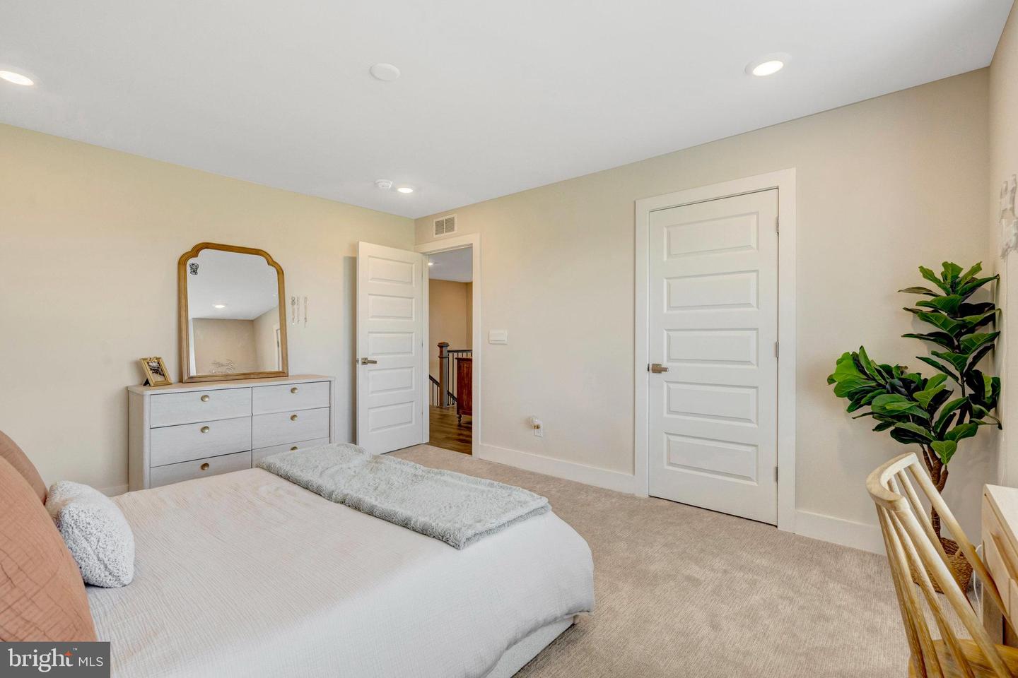 Nokesville, Virginia, 20181, United States, 5 Bedrooms Bedrooms, ,4 BathroomsBathrooms,Residential,Active,1922292