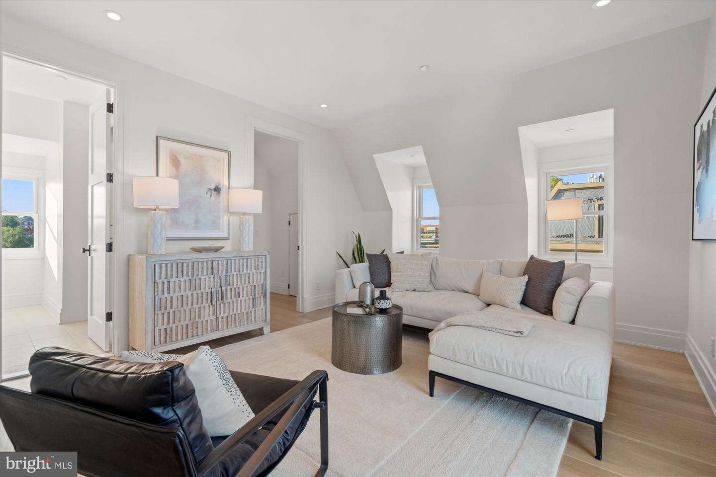 Alexandria, Virginia, 22314, United States, 4 Bedrooms Bedrooms, ,5 BathroomsBathrooms,Residential,Active,1993677