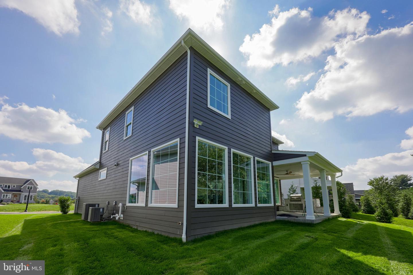 East Petersburg, Pennsylvania, 17520, United States, 4 Bedrooms Bedrooms, ,5 BathroomsBathrooms,Residential,Active,1702111