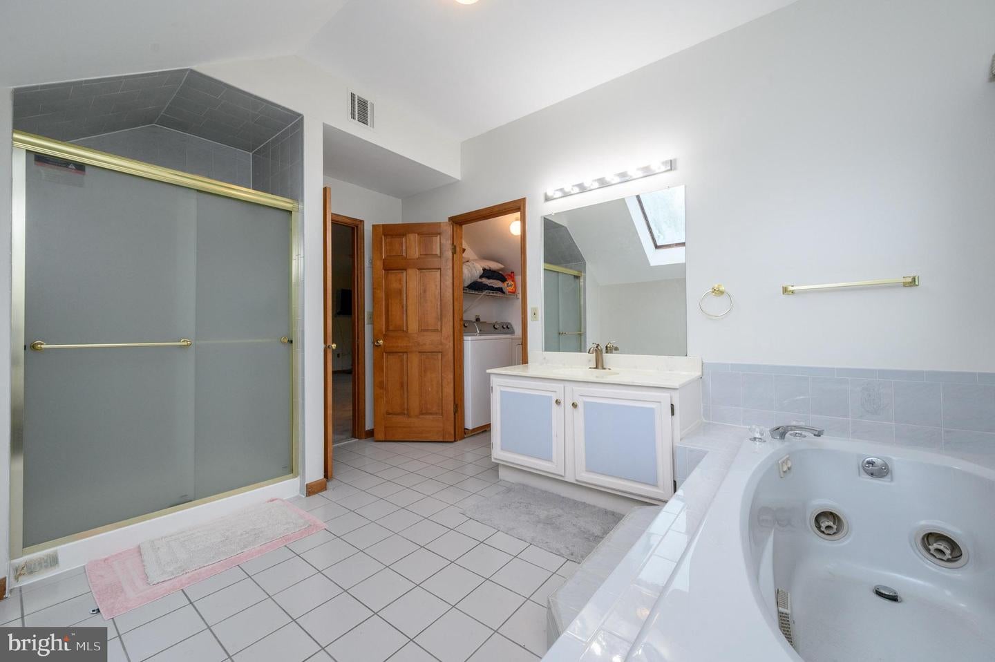 Monmouth Junction, New Jersey, 08852, United States, 5 Bedrooms Bedrooms, ,6 BathroomsBathrooms,Residential,Active,2044533