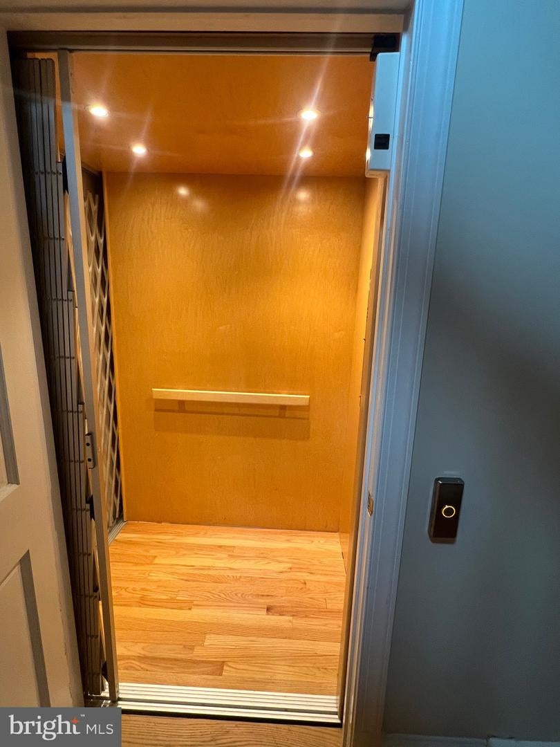 Edgewater, Maryland, 21037, United States, 3 Bedrooms Bedrooms, ,4 BathroomsBathrooms,Residential,Active,1965993