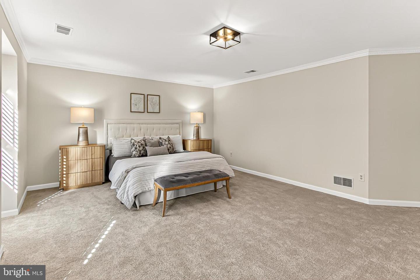 Falls Church, Virginia, 22042, United States, 4 Bedrooms Bedrooms, ,5 BathroomsBathrooms,Residential,Active,1988475