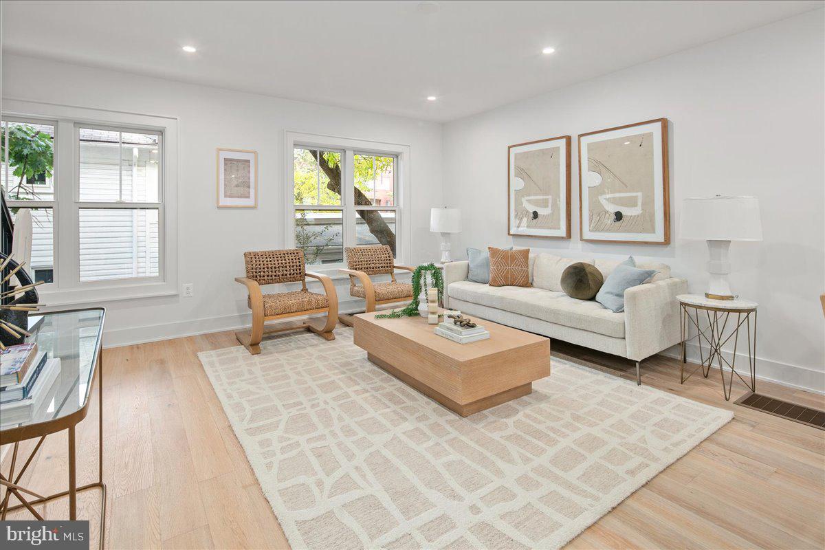 Arlington, Virginia, 22201, United States, 4 Bedrooms Bedrooms, ,5 BathroomsBathrooms,Residential,Active,1954022