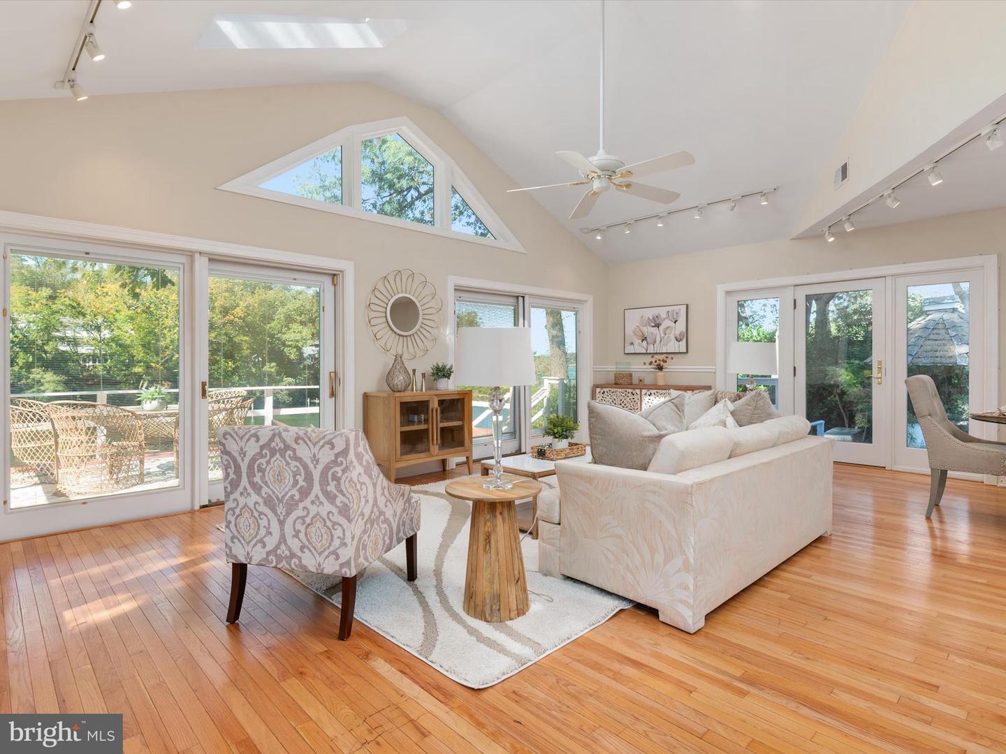 Edgewater, Maryland, 21037, United States, 3 Bedrooms Bedrooms, ,4 BathroomsBathrooms,Residential,Active,1965993