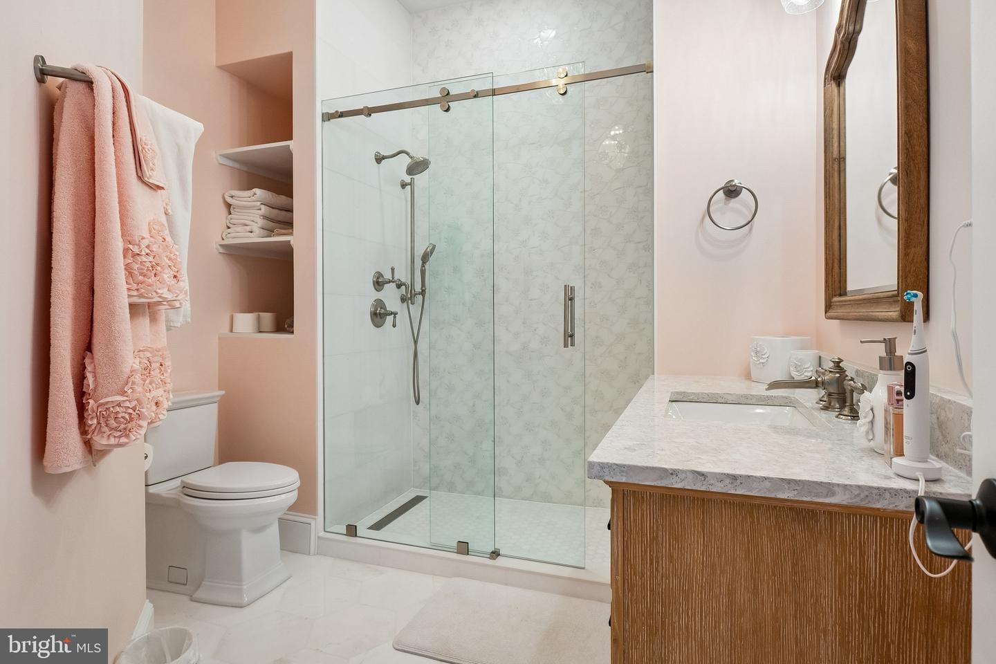 Leesburg, Virginia, 20176, United States, 4 Bedrooms Bedrooms, ,7 BathroomsBathrooms,Residential,Active,2045788