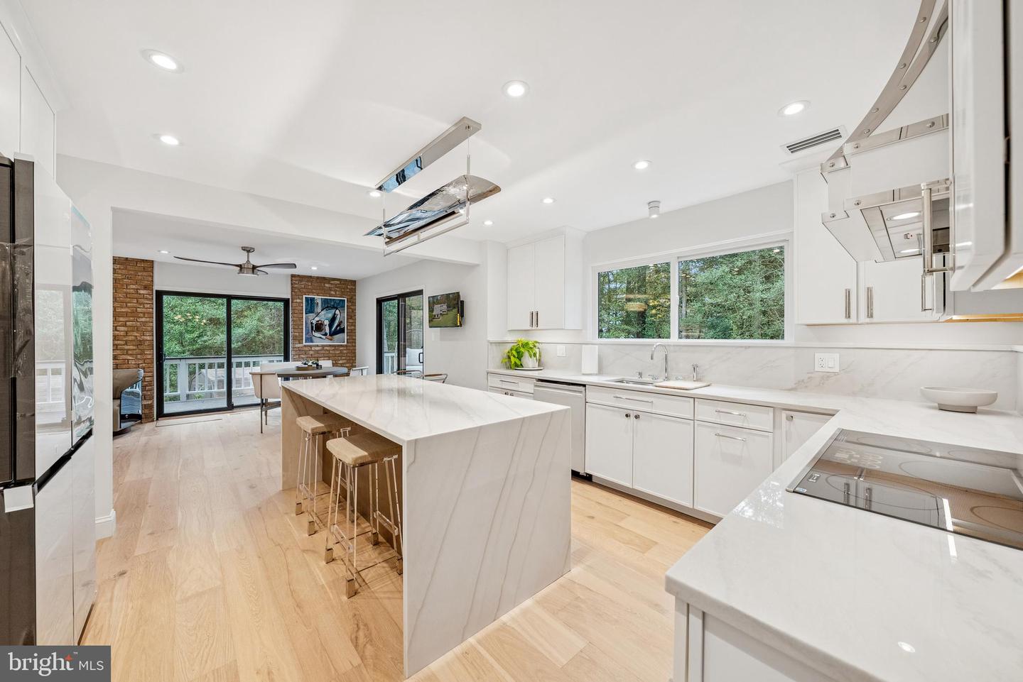 Oakton, Virginia, 22124, United States, 4 Bedrooms Bedrooms, ,4 BathroomsBathrooms,Residential,Active,1971783