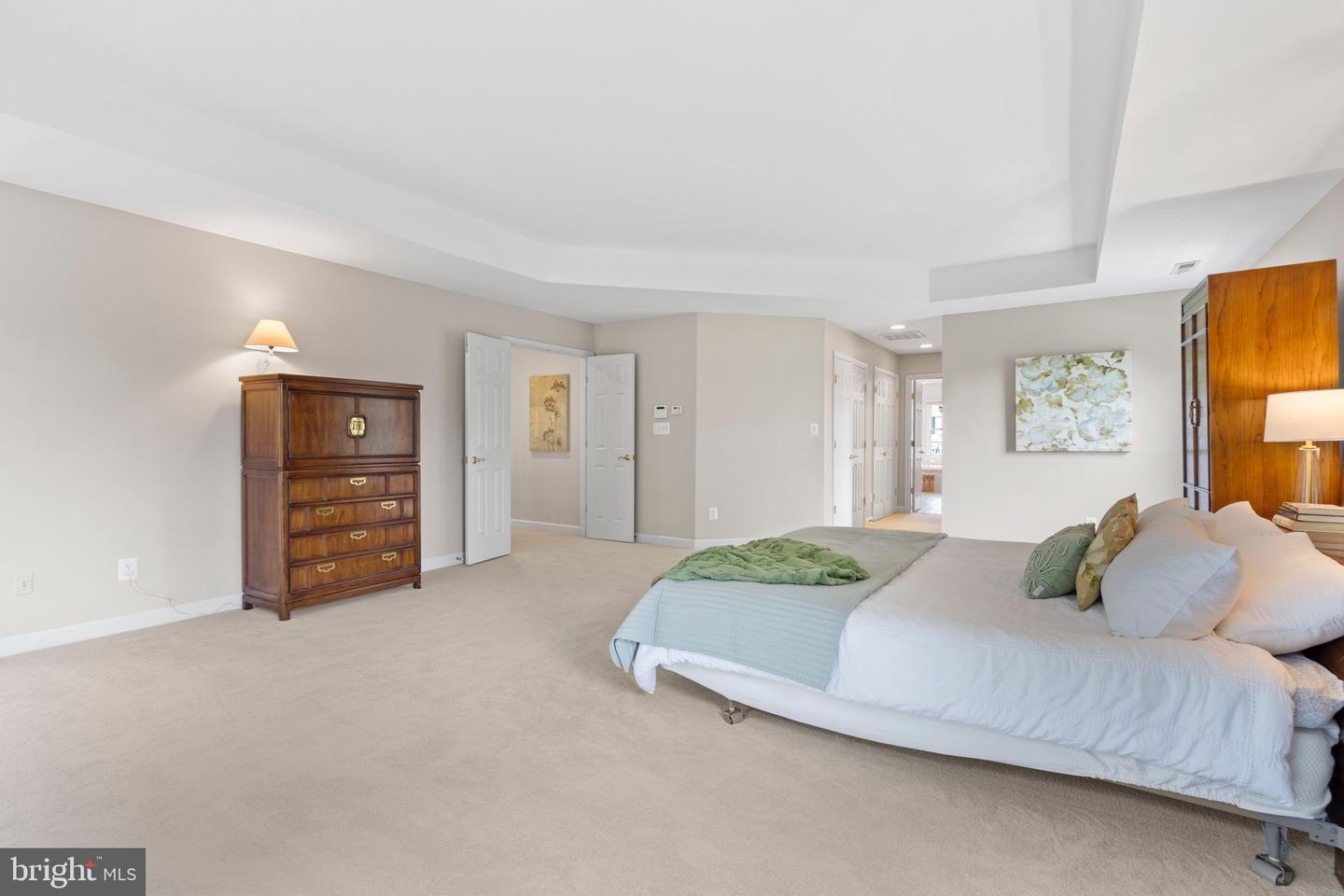 Oakton, Virginia, 22124, United States, 5 Bedrooms Bedrooms, ,5 BathroomsBathrooms,Residential,Active,1926902