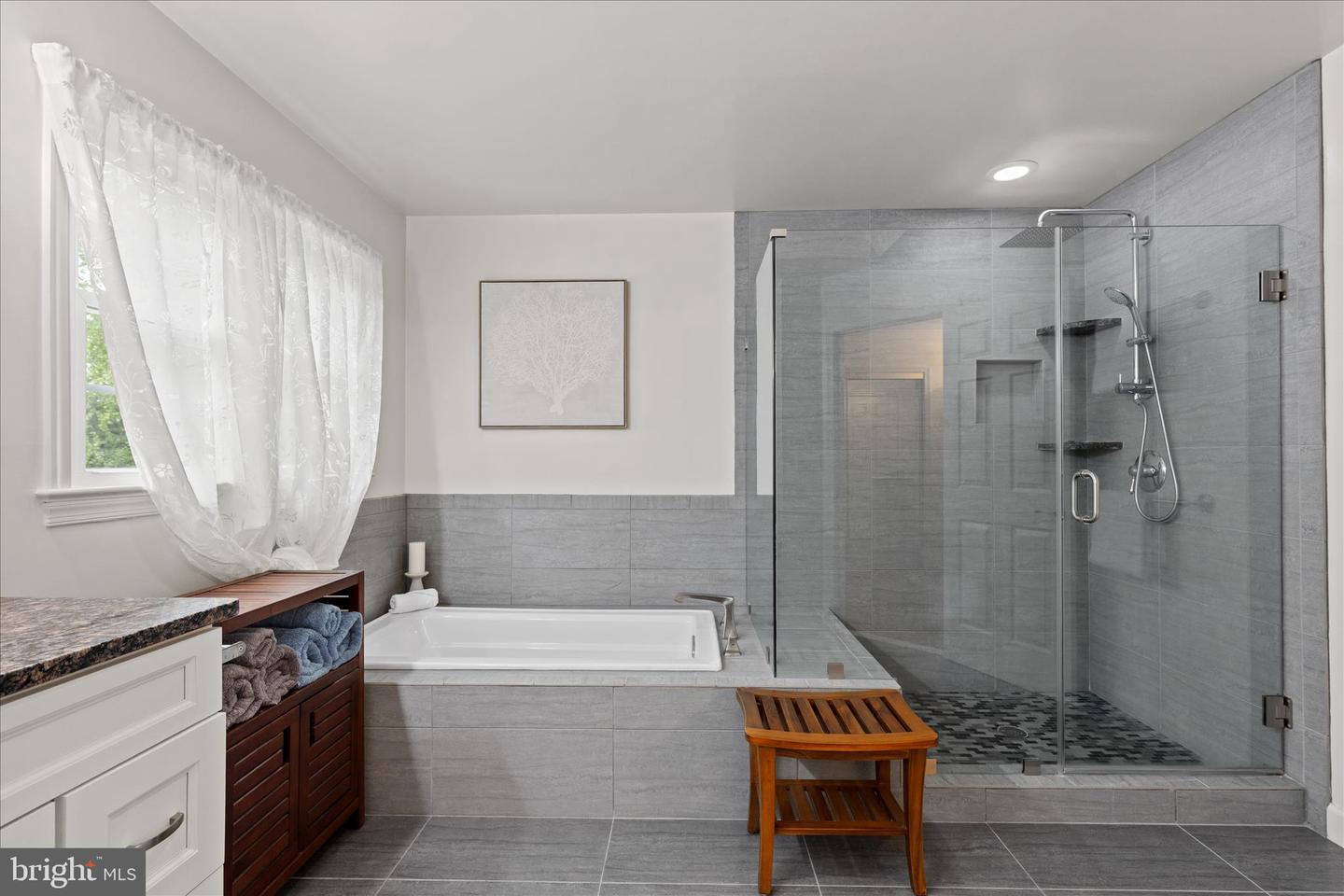 Centreville, Virginia, 20121, United States, 4 Bedrooms Bedrooms, ,3 BathroomsBathrooms,Residential,Contingent,2045785