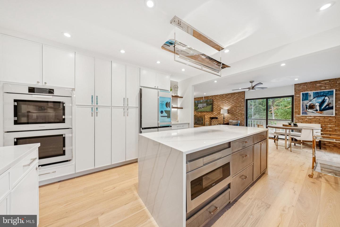 Oakton, Virginia, 22124, United States, 4 Bedrooms Bedrooms, ,4 BathroomsBathrooms,Residential,Active,1971783