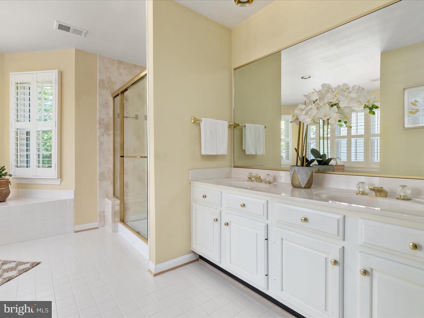 Fairfax Station, Virginia, 22039, United States, 4 Bedrooms Bedrooms, ,4 BathroomsBathrooms,Residential,Active,1905039