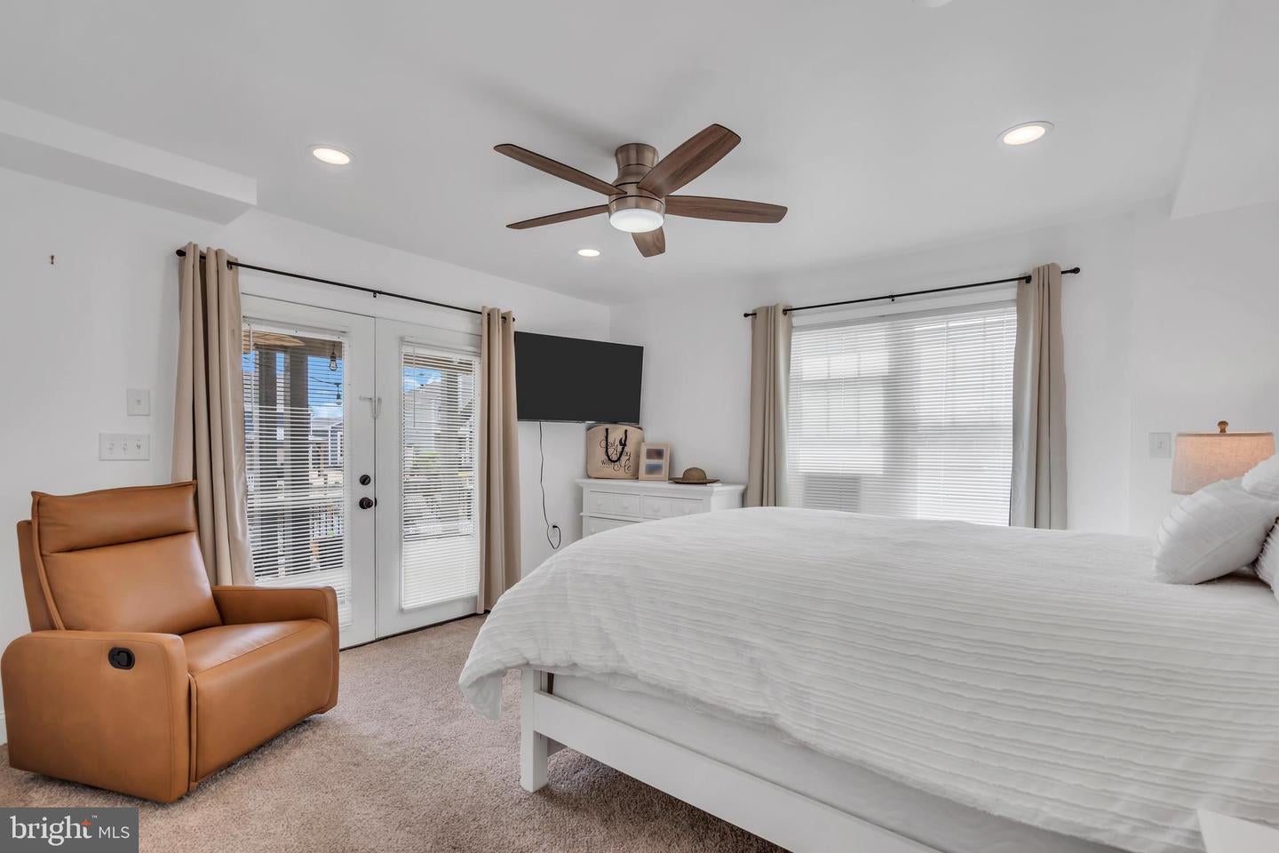 Manahawkin, New Jersey, 08050, United States, 4 Bedrooms Bedrooms, ,2 BathroomsBathrooms,Residential,Active,1919073
