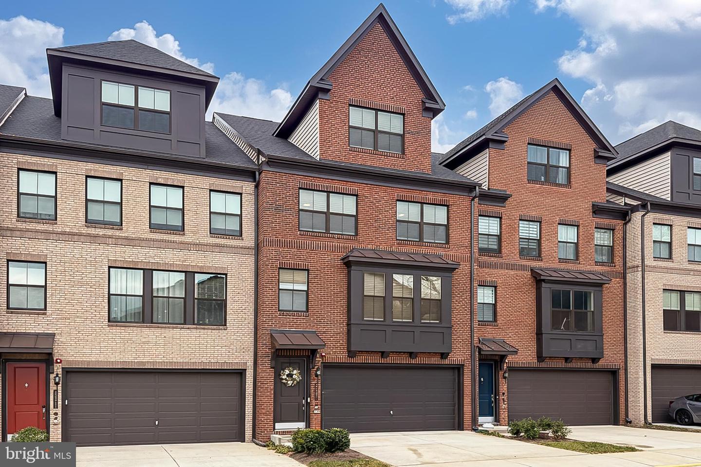 Fairfax, Virginia, 22033, United States, 4 Bedrooms Bedrooms, ,5 BathroomsBathrooms,Residential,Active,2010219