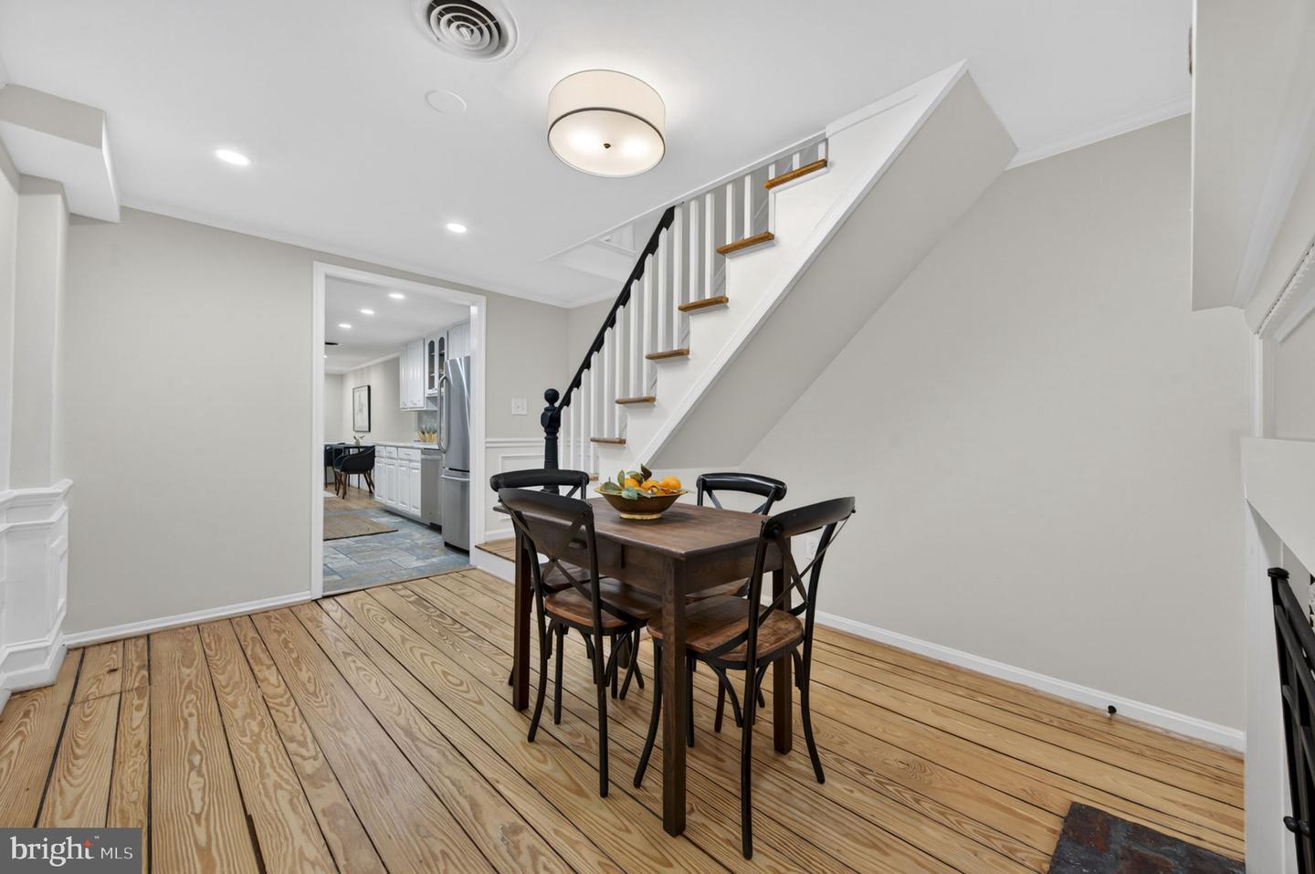 Alexandria, Virginia, 22314, United States, 3 Bedrooms Bedrooms, ,3 BathroomsBathrooms,Residential,Active,2044570