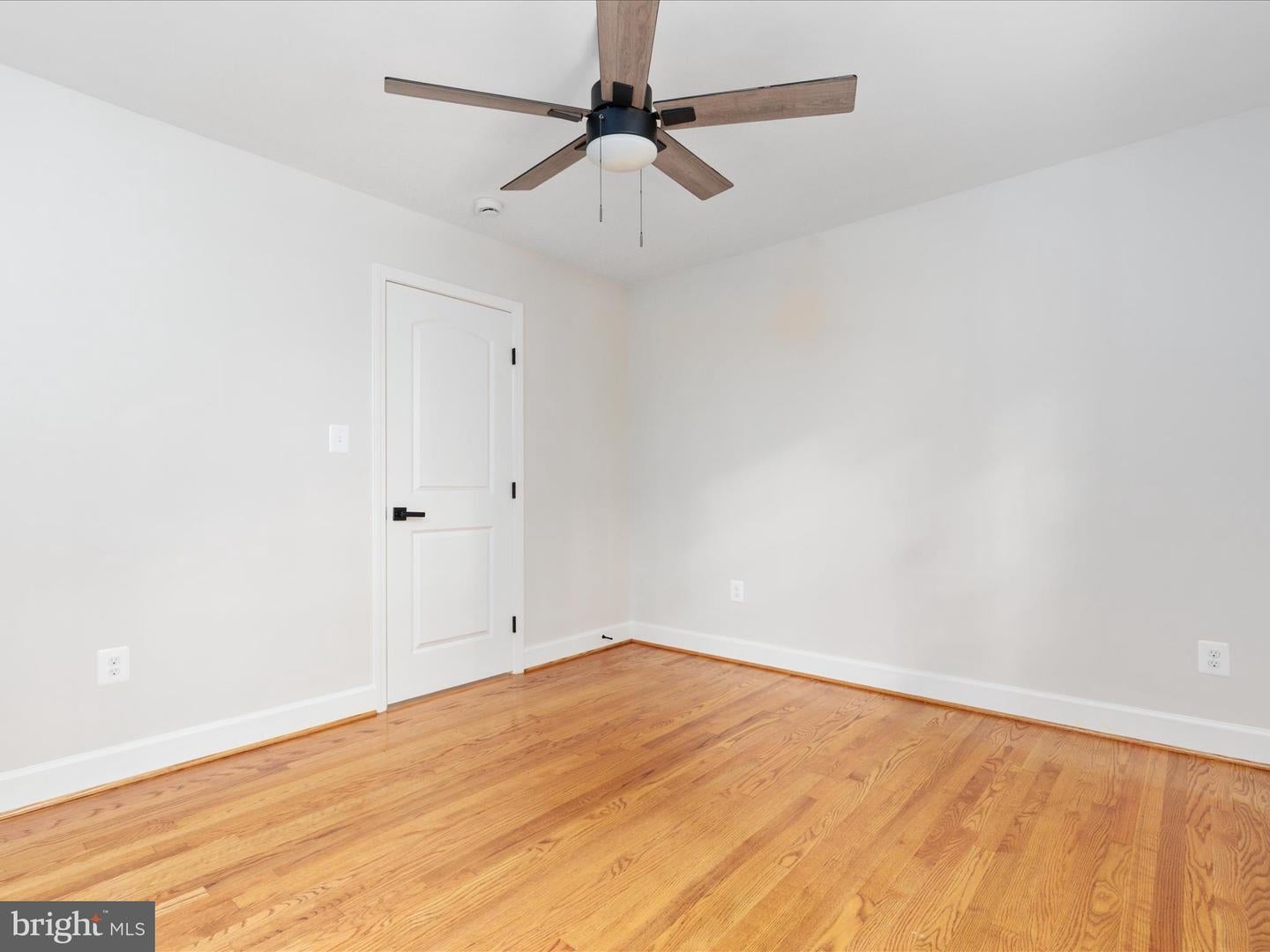 Clifton, Virginia, 20124, United States, 5 Bedrooms Bedrooms, ,5 BathroomsBathrooms,Residential,Active,1998598