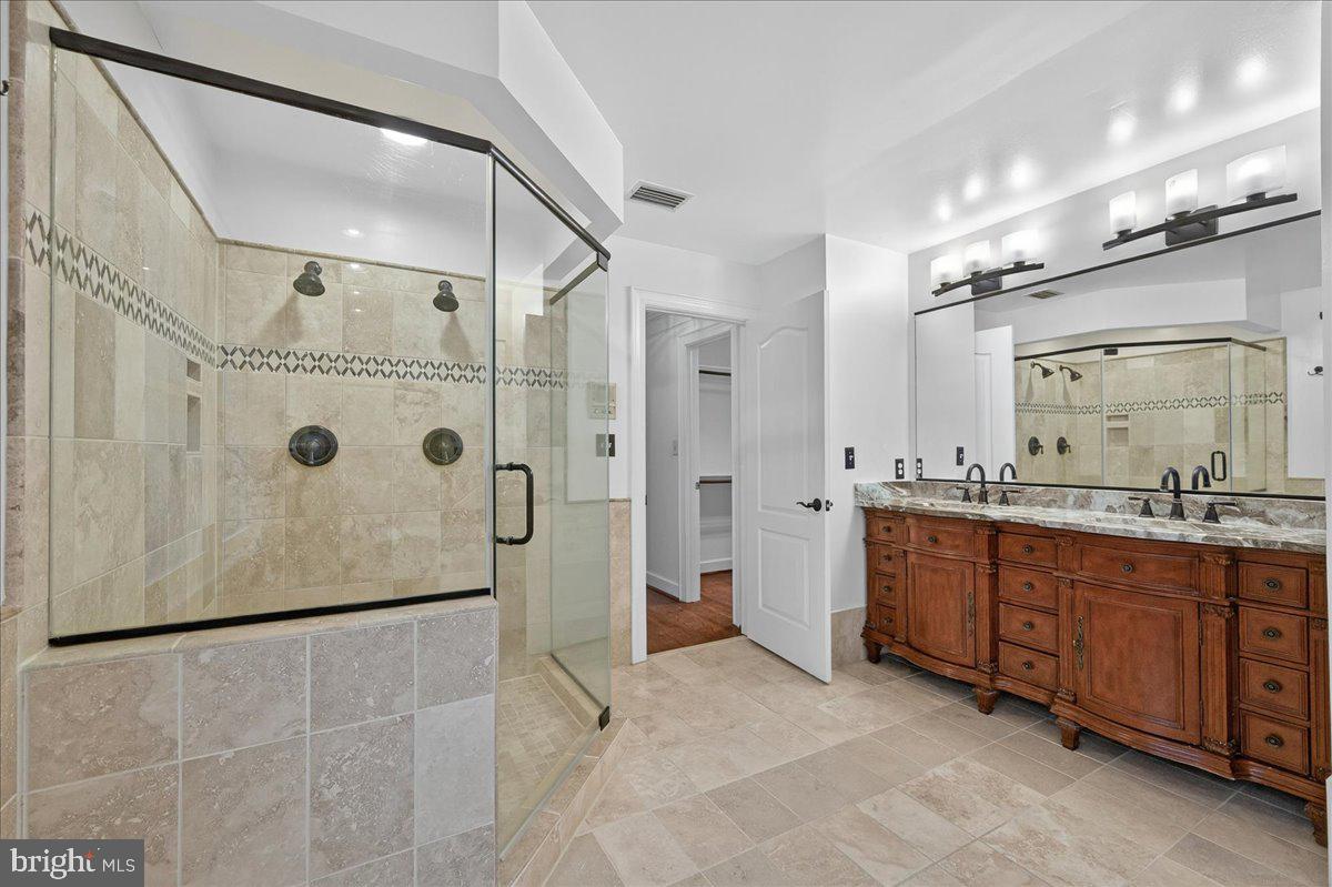Clifton, Virginia, 20124, United States, 5 Bedrooms Bedrooms, ,6 BathroomsBathrooms,Residential,Active,2025639