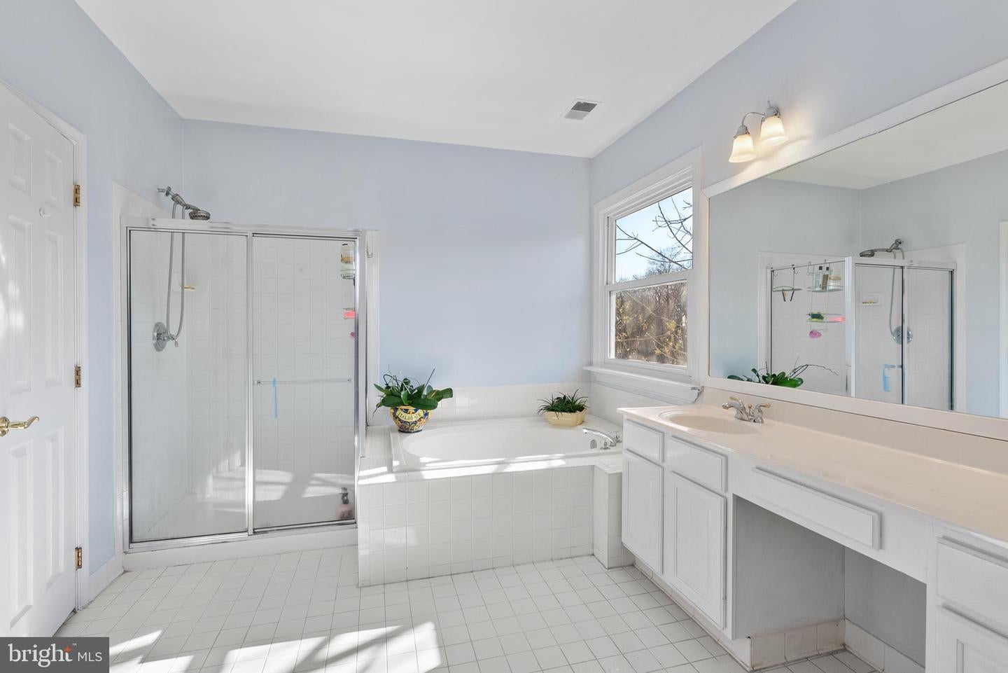 Gaithersburg, Maryland, 20879, United States, 5 Bedrooms Bedrooms, ,5 BathroomsBathrooms,Residential,Active,1999190