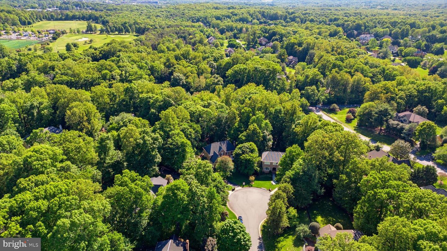 Oakton, Virginia, 22124, United States, 5 Bedrooms Bedrooms, ,5 BathroomsBathrooms,Residential,Pending,2045766