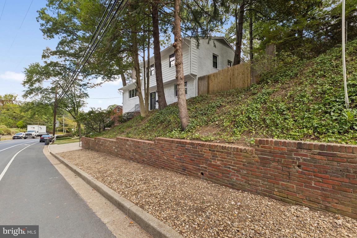 Arlington, Virginia, 22207, United States, 4 Bedrooms Bedrooms, ,3 BathroomsBathrooms,Residential,Active,1934775