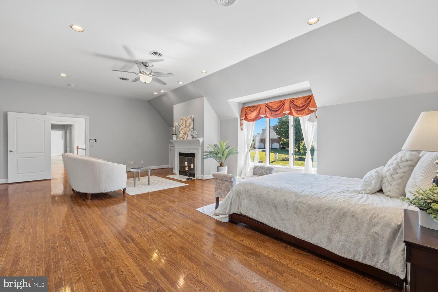 North Potomac, Maryland, 20878, United States, 5 Bedrooms Bedrooms, ,6 BathroomsBathrooms,Residential,Active,2045699