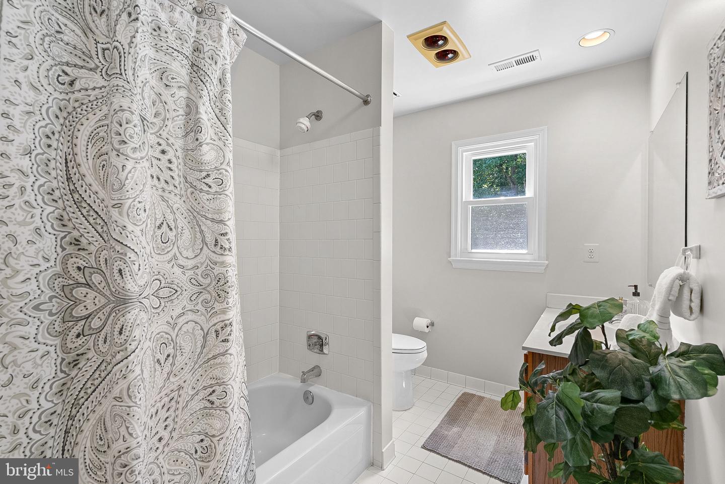 Silver Spring, Maryland, 20906, United States, 5 Bedrooms Bedrooms, ,4 BathroomsBathrooms,Residential,Active,1914614