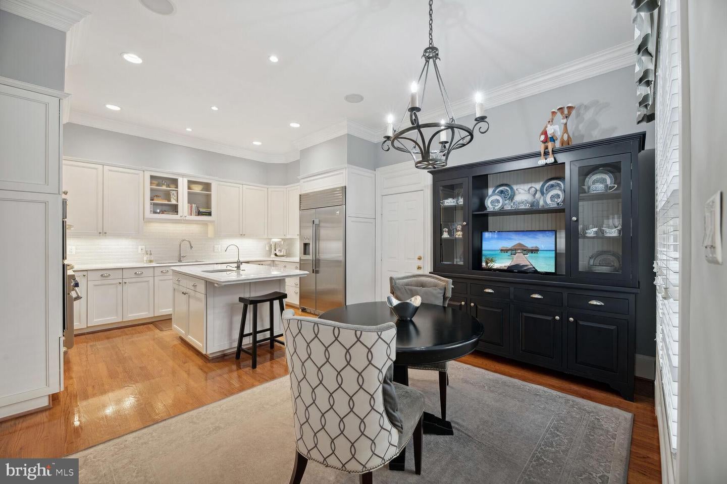 Mclean, Virginia, 22101, United States, 3 Bedrooms Bedrooms, ,6 BathroomsBathrooms,Residential,Contingent,1894225