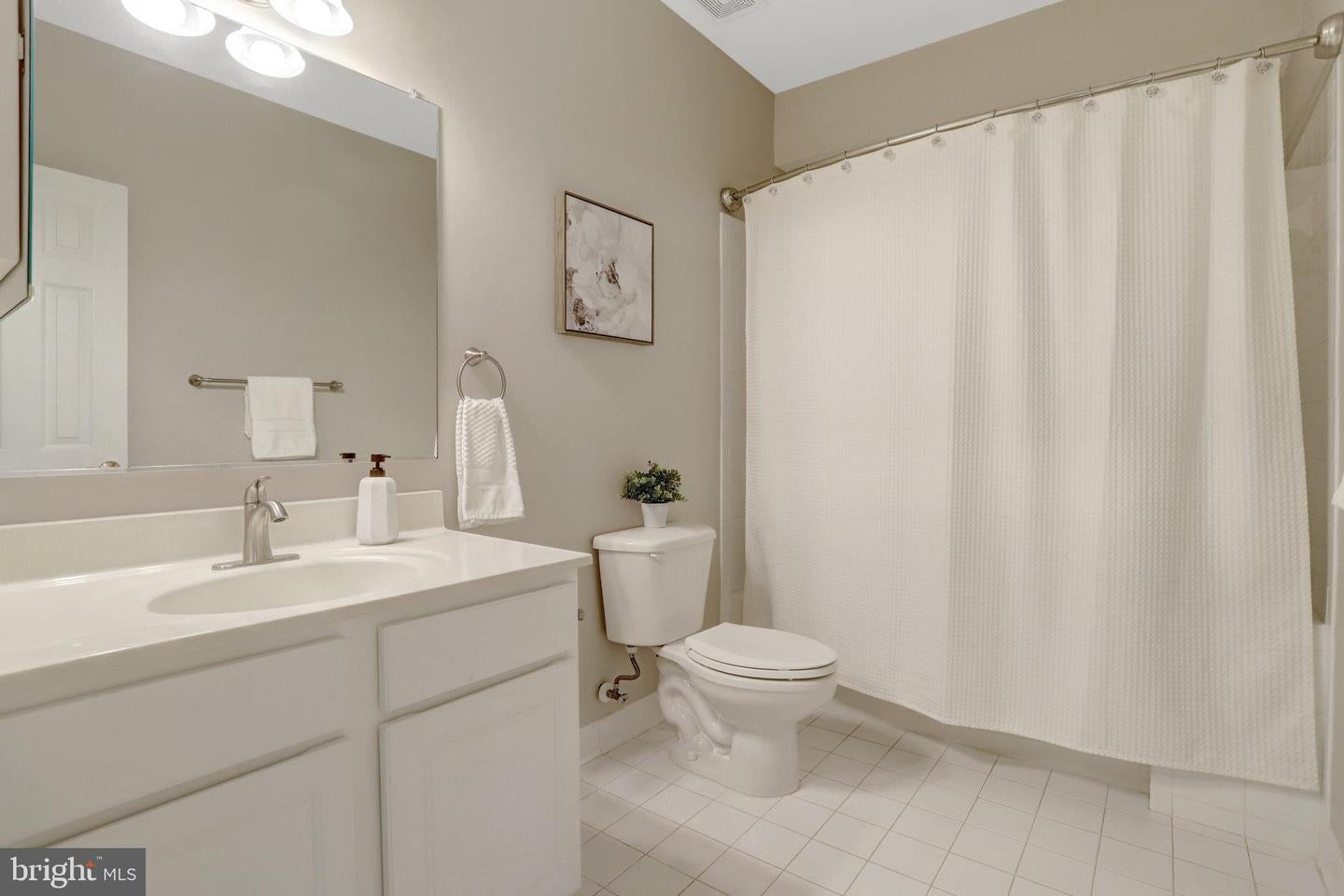 Springfield, Virginia, 22152, United States, 4 Bedrooms Bedrooms, ,4 BathroomsBathrooms,Residential,Active,1893217