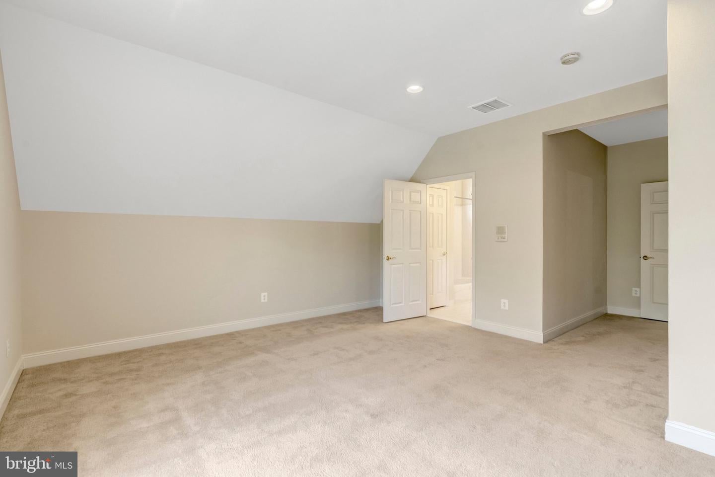 Haymarket, Virginia, 20169, United States, 5 Bedrooms Bedrooms, ,5 BathroomsBathrooms,Residential,Pending,2031766