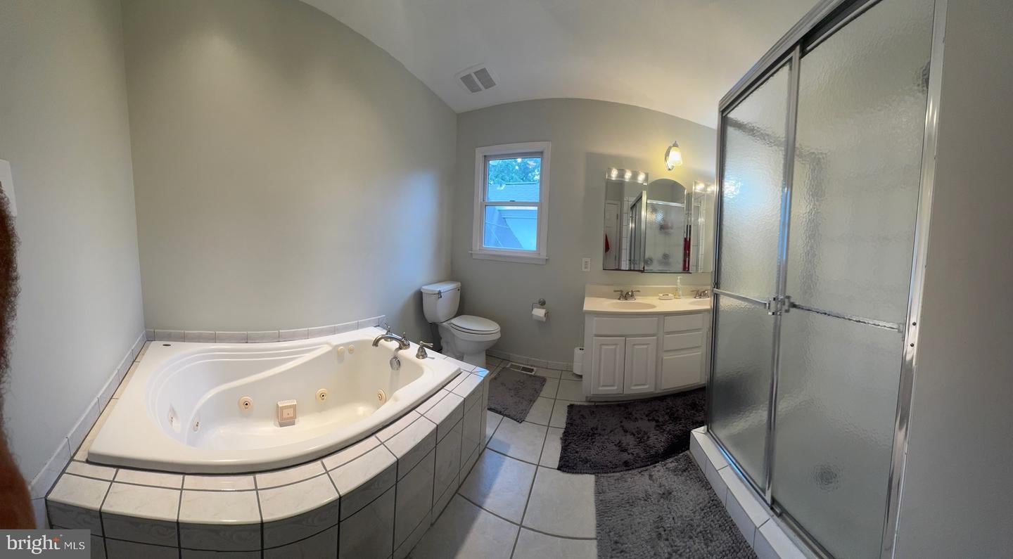 Delanco, New Jersey, 08075, United States, 5 Bedrooms Bedrooms, ,3 BathroomsBathrooms,Residential,Active,1914605