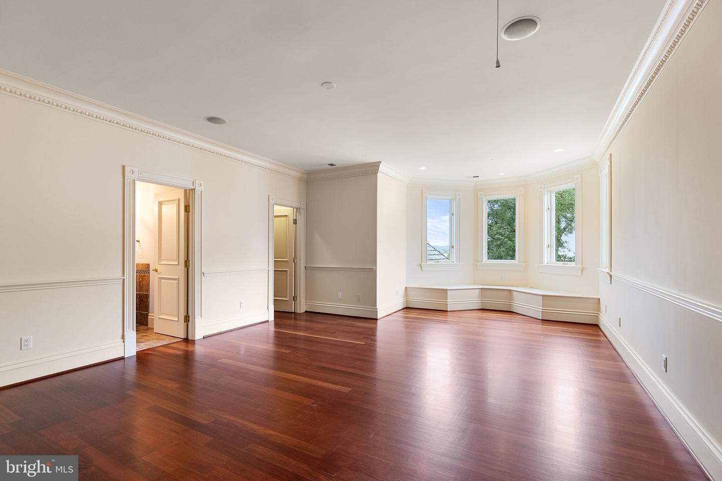 Lorton, Virginia, 22079, United States, 6 Bedrooms Bedrooms, ,8 BathroomsBathrooms,Residential,Active,1933878