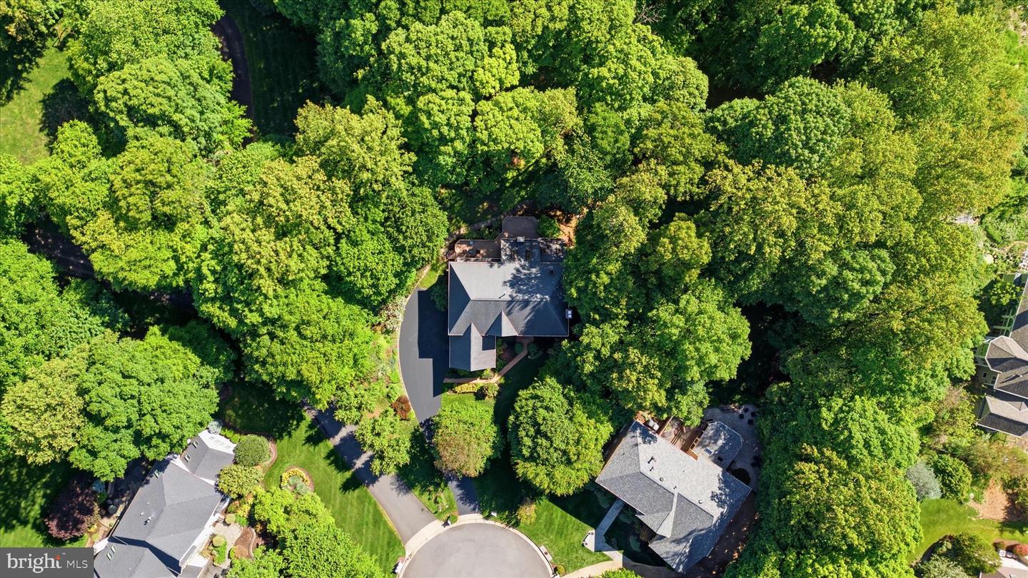 Oakton, Virginia, 22124, United States, 5 Bedrooms Bedrooms, ,5 BathroomsBathrooms,Residential,Pending,2045766