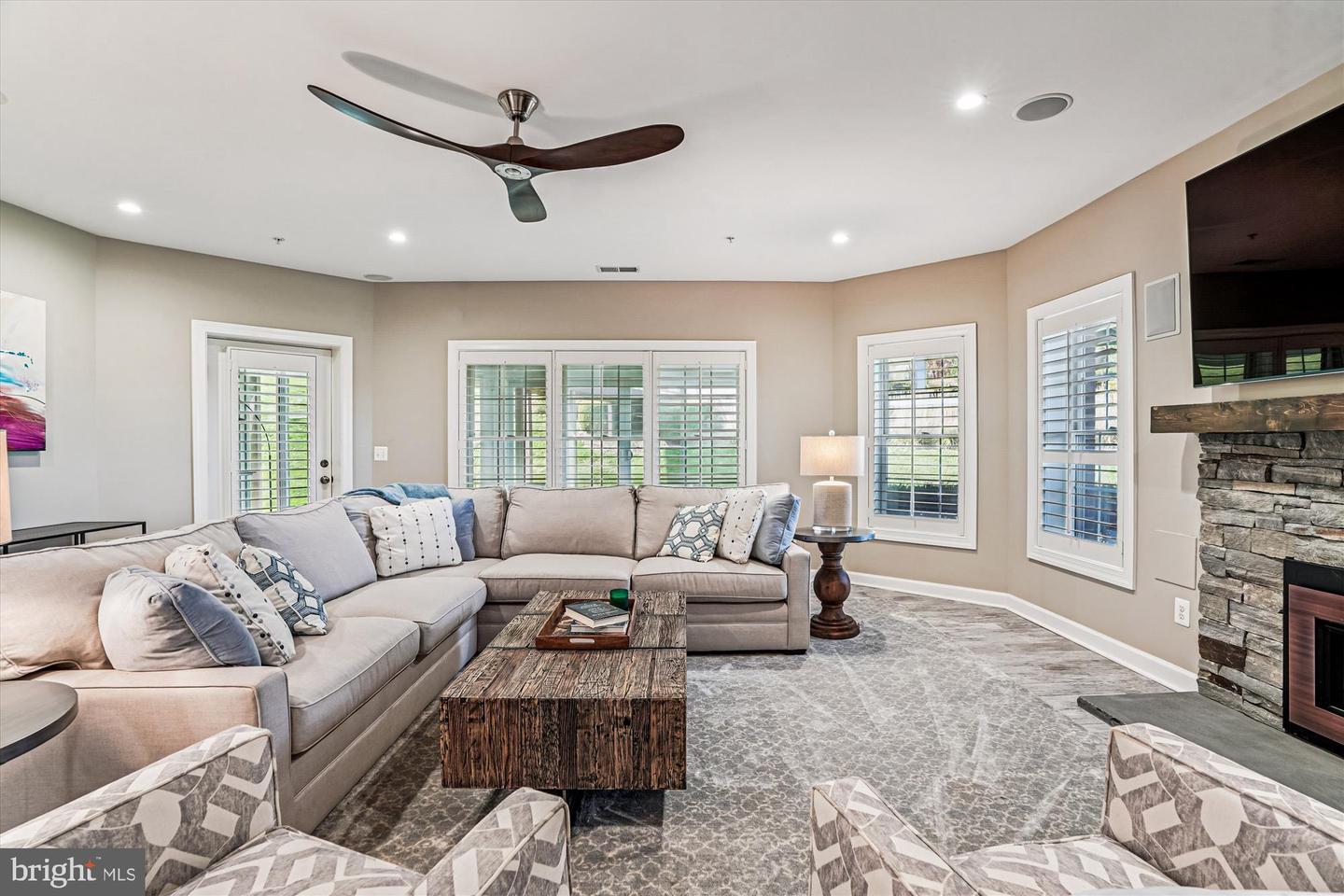 Leesburg, Virginia, 20175, United States, 5 Bedrooms Bedrooms, ,6 BathroomsBathrooms,Residential,Active,1987213