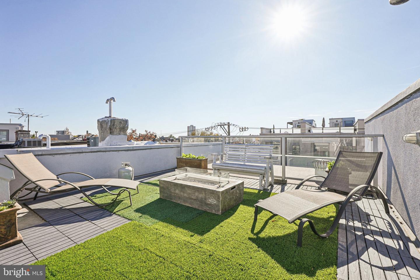 Philadelphia, Pennsylvania, 19147, United States, 4 Bedrooms Bedrooms, ,4 BathroomsBathrooms,Residential,Active,1999178