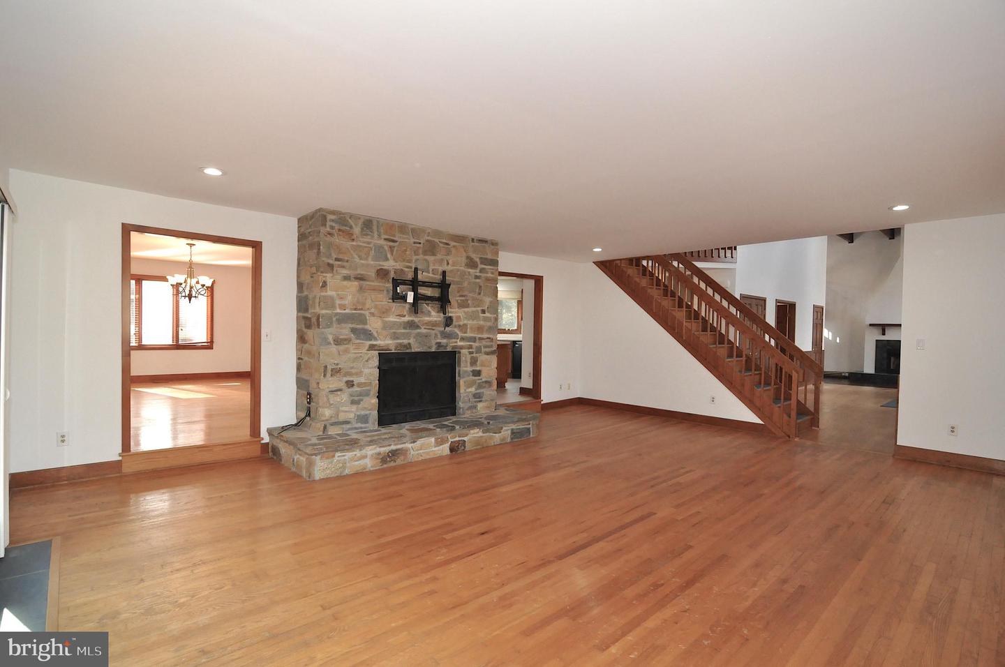 Great Falls, Virginia, 22066, United States, 4 Bedrooms Bedrooms, ,4 BathroomsBathrooms,Residential,Active,1936627