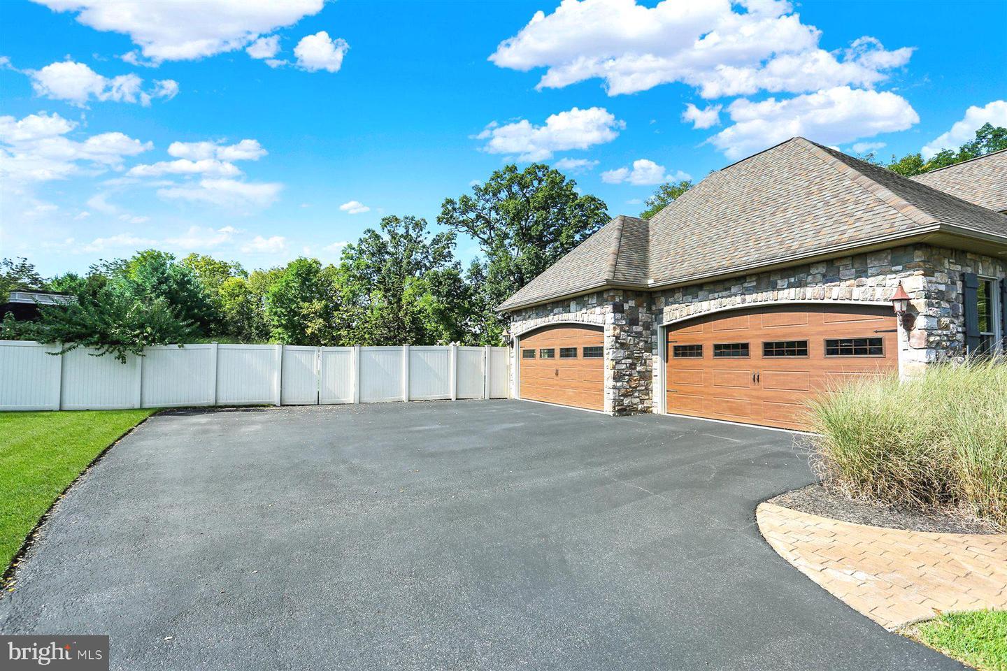 Mechanicsburg, Pennsylvania, 17050, United States, 4 Bedrooms Bedrooms, ,6 BathroomsBathrooms,Residential,Active,1941336