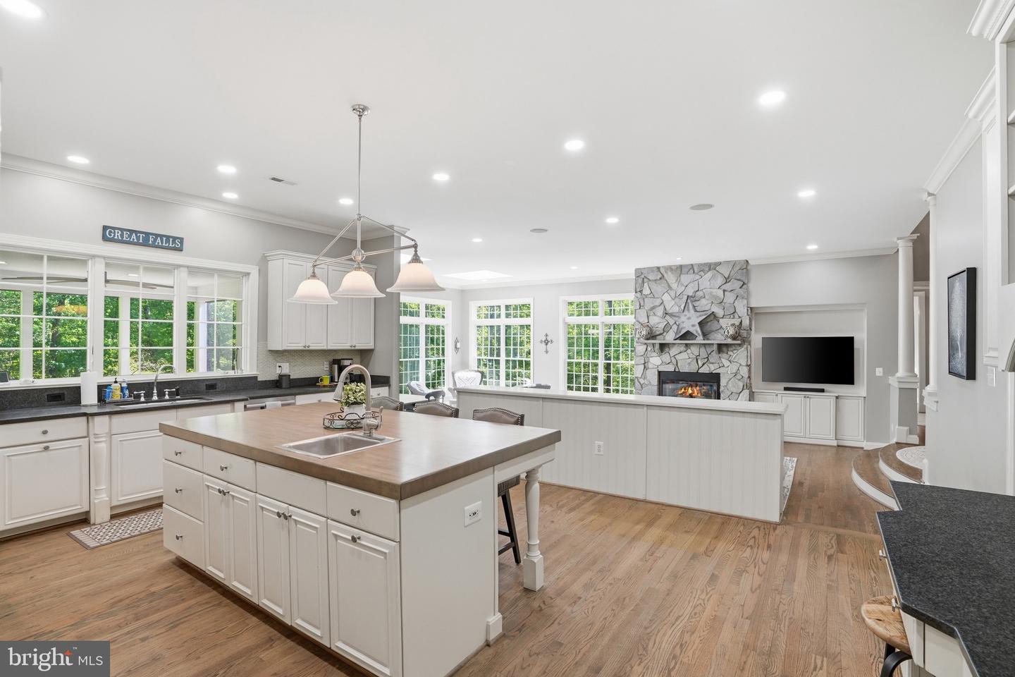 Great Falls, Virginia, 22066, United States, 5 Bedrooms Bedrooms, ,7 BathroomsBathrooms,Residential,Active,2044999