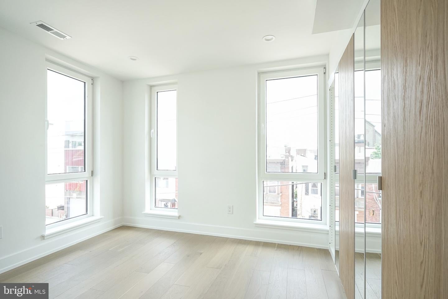 Philadelphia, Pennsylvania, 19125, United States, 4 Bedrooms Bedrooms, ,5 BathroomsBathrooms,Residential,Active,2045558