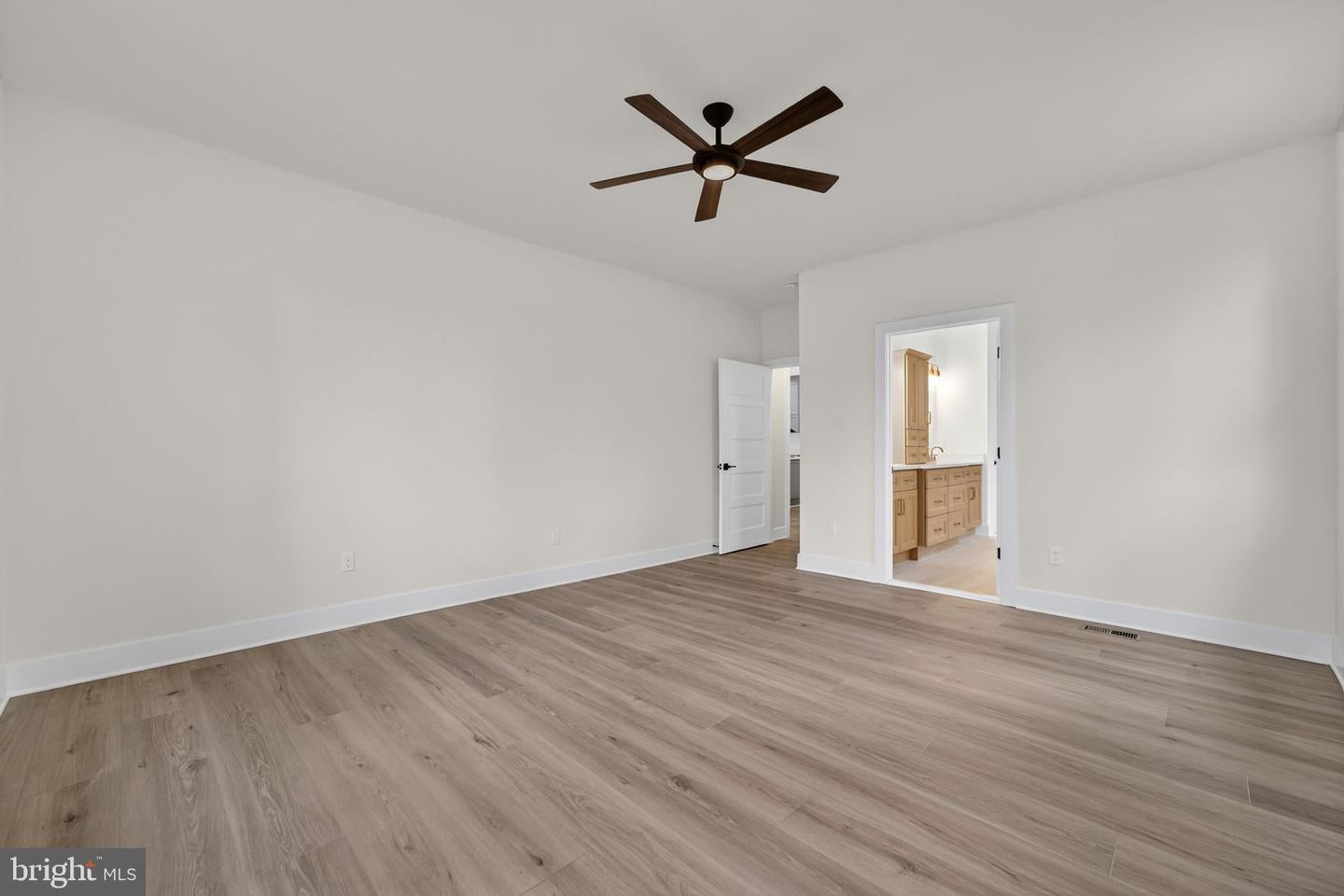 Warrenton, Virginia, 20187, United States, 3 Bedrooms Bedrooms, ,4 BathroomsBathrooms,Residential,Active,1963257