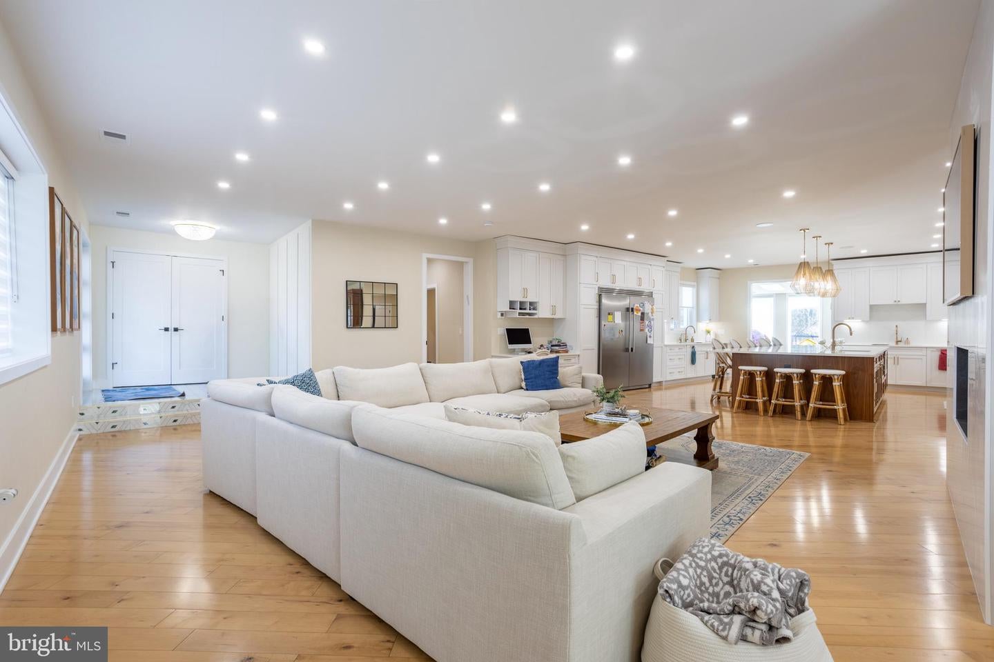 Pikesville, Maryland, 21208, United States, 6 Bedrooms Bedrooms, ,5 BathroomsBathrooms,Residential,Active,2010580