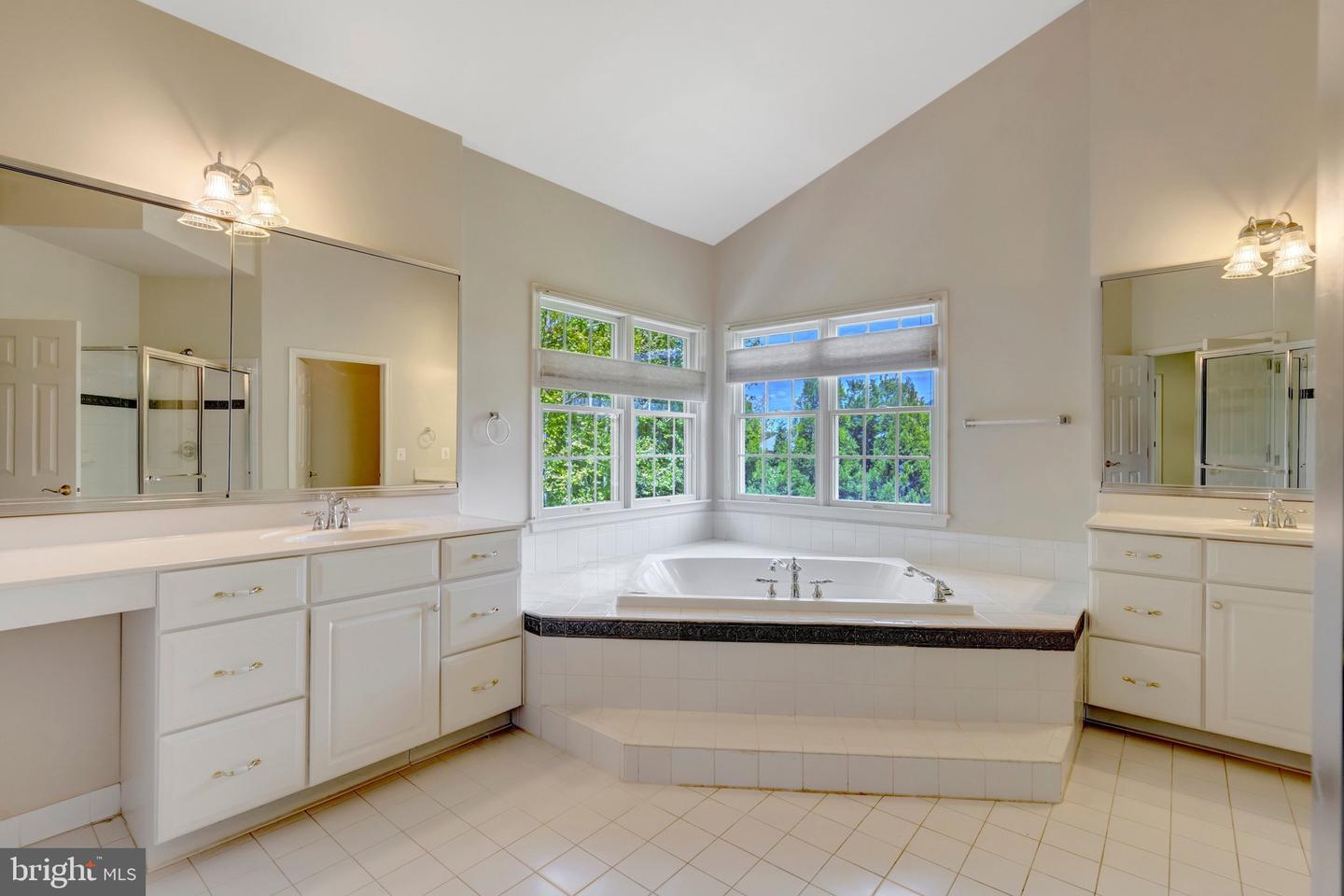 Haymarket, Virginia, 20169, United States, 5 Bedrooms Bedrooms, ,5 BathroomsBathrooms,Residential,Pending,2031766