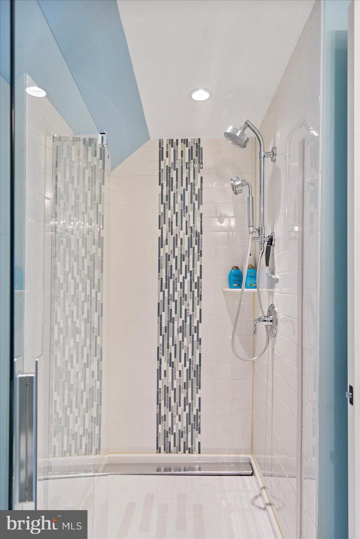 Middle River, Maryland, 21220, United States, 7 Bedrooms Bedrooms, ,7 BathroomsBathrooms,Residential,Active,1969646