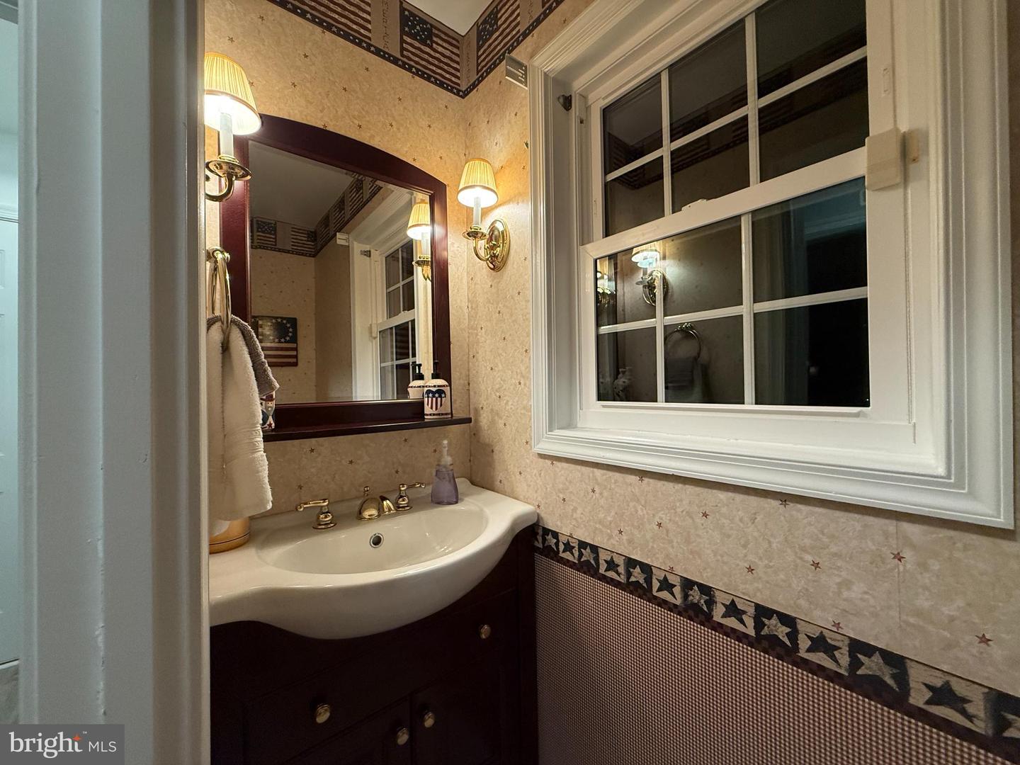 Herndon, Virginia, 20171, United States, 5 Bedrooms Bedrooms, ,3 BathroomsBathrooms,Residential,Active,1961930