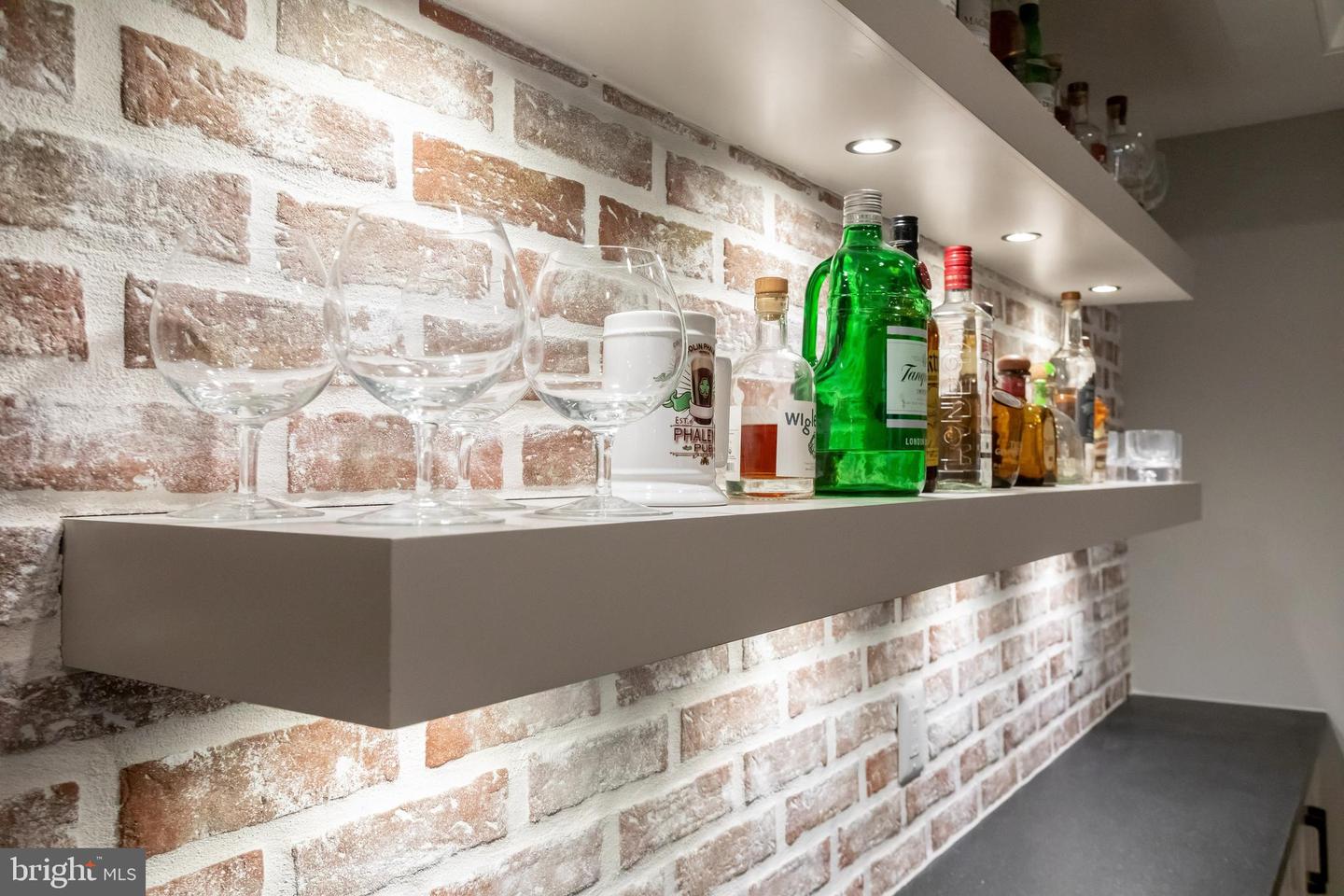 Arlington, Virginia, 22207, United States, 6 Bedrooms Bedrooms, ,9 BathroomsBathrooms,Residential,Active,1972156